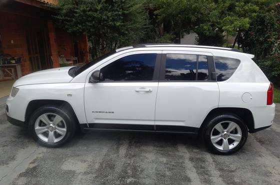 JEEP COMPASS 2.0 SPORT 4X2 16V GASOLINA 4P AUTOMÁTICO JEEP COMPASS 2.0 SPORT 4X2 16V GASOLINA 4P AUTOMÁTICO